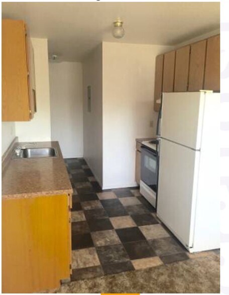 Building Photo - 344 Caswell Ave W