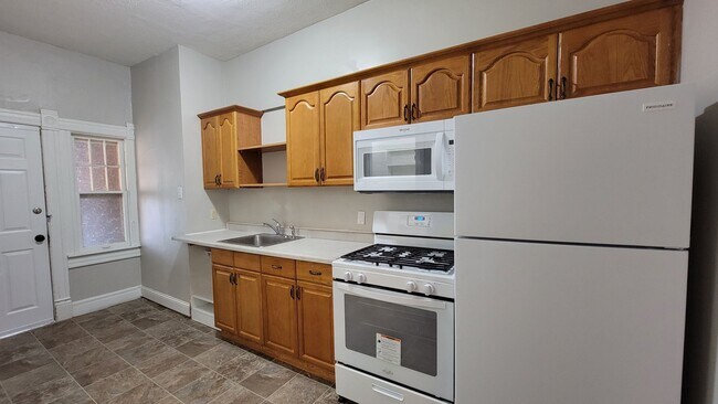 Building Photo - Vibrant Studio & 1-Bedroom Apartments in the Sought-After Whittier Neighborhood