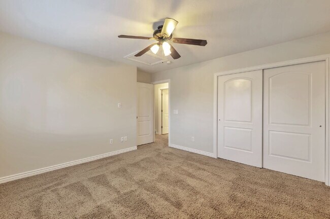 Building Photo - AVAILABLE NOW  — SPACIOUS & BEAUTIFUL Bountiful Meadows Home.