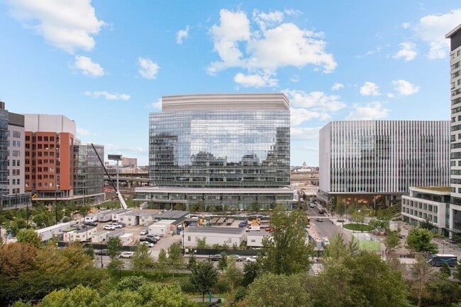 Building Photo - 2 Earhart St