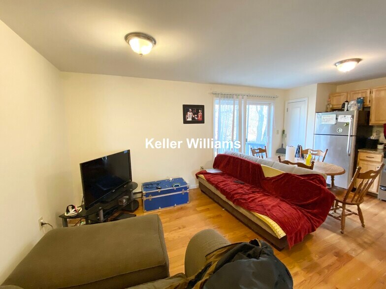 Building Photo - 41 Lawn St