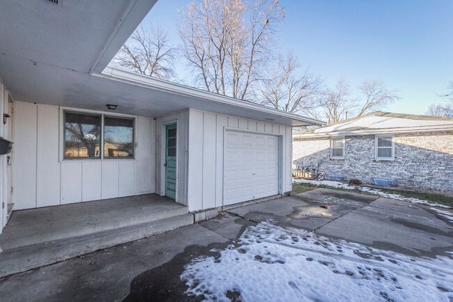Building Photo - Spacious 3 Bedroom 1 Bathroom