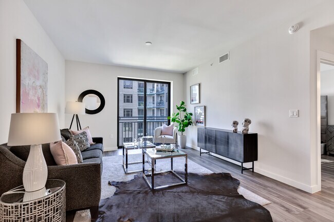 living room - 400 N Andrews Ave