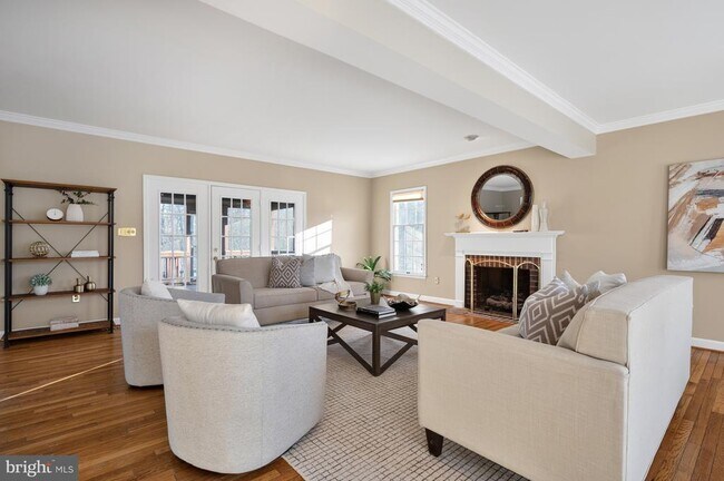 Building Photo - 8815 Surrey Ct