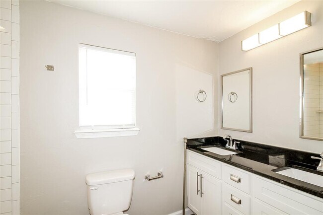 Building Photo - 5117 S Lee Ave