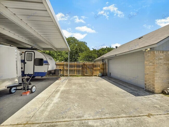 Building Photo - 767 Dove Cir