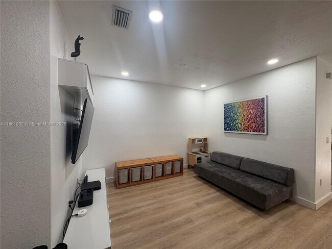 Building Photo - 8108 NW 108th Ct