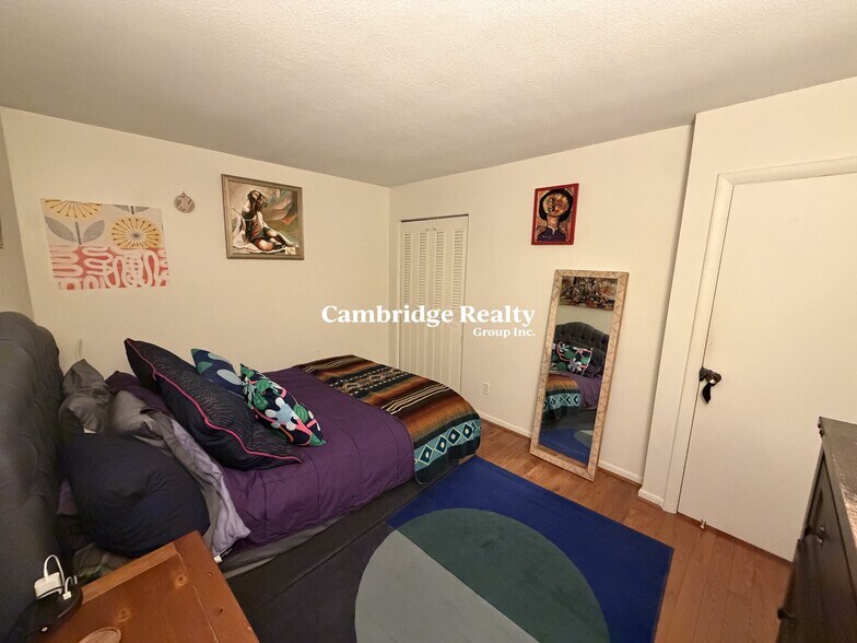 Building Photo - 803 Centre St