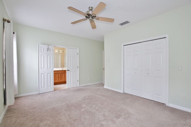 Building Photo - Beautiful 3/2.5 Spacious Townhome with a P...