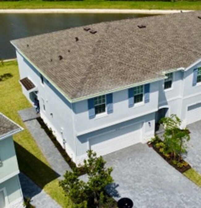 Building Photo - Brand new Townhome centrally located in La...