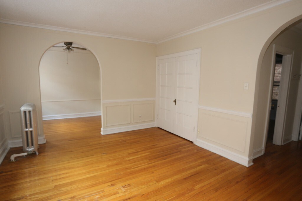 Building Photo - 543 W Surf St