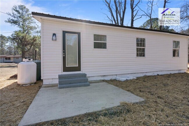 Building Photo - 1315 Cade Hill Ave