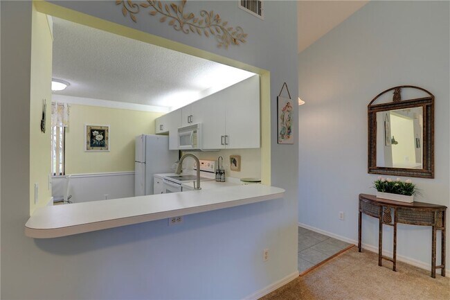 Building Photo - 9635 Riverside Dr