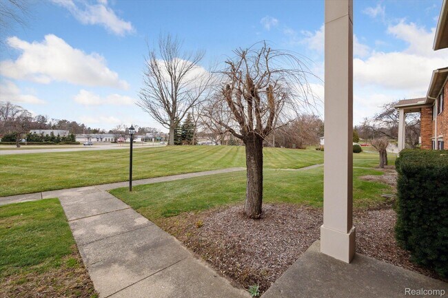 Building Photo - 42536 Woodward Ave