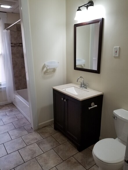 Bathroom - 22 Lancaster St