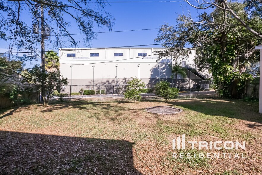 Building Photo - 710 Westbrook Ave