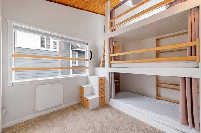 Building Photo - 714 Rockaway Beach Ave