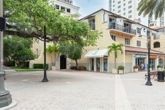 Building Photo - 300 Beach Dr NE