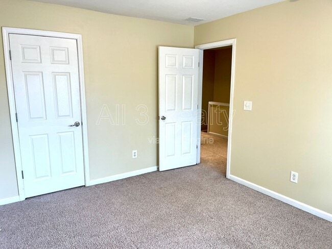 Building Photo - 2813 Deerwood Ln