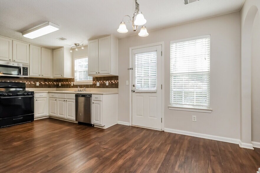 Building Photo - 504 Wyntuck Dr