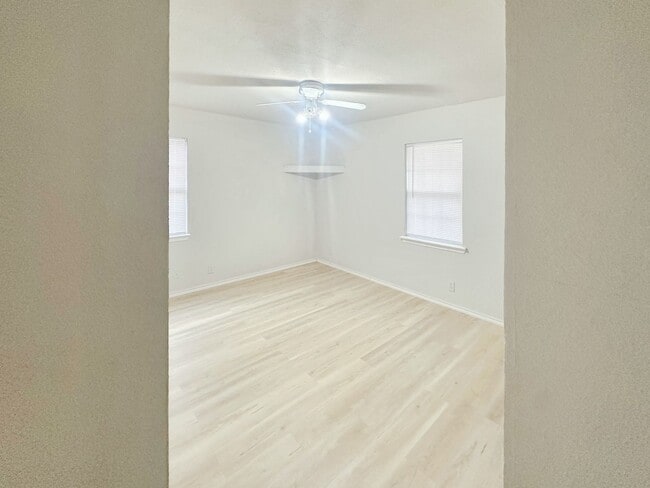 Building Photo - 2409 Stonegate St