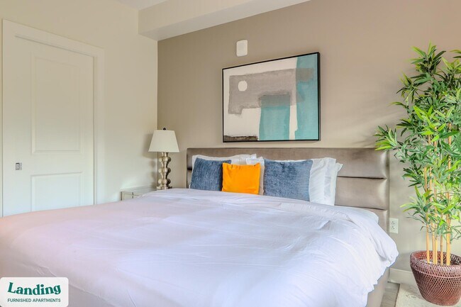 Building Photo - 210 E Green St