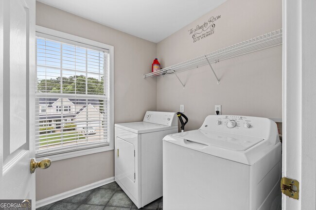 Building Photo - 4419 Silver Ridge Way SW