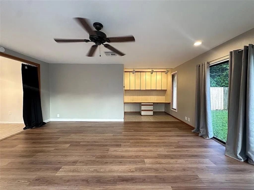 Building Photo - 12139 Huntington Park Dr