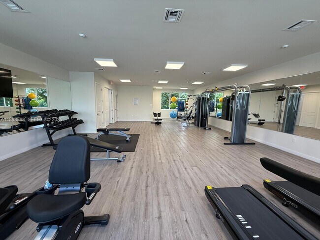 Building Photo - 610 NE 2nd St