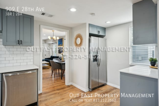 Building Photo - 909 E 28th Ave