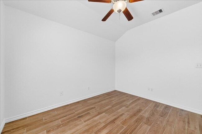 Building Photo - 2314 Blue Star Dr