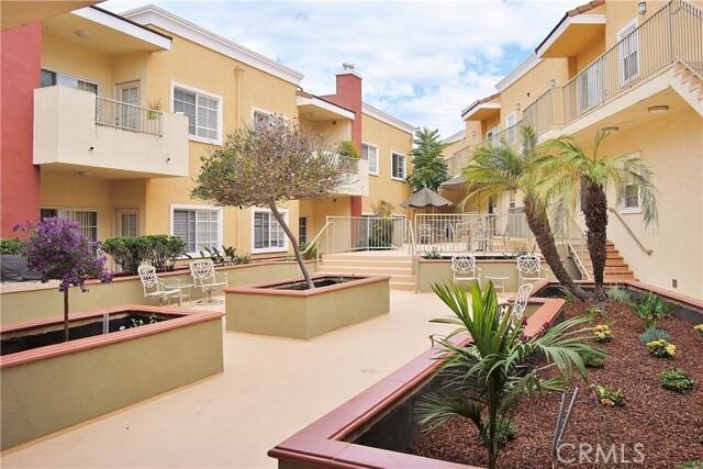 Building Photo - 1215 E San Antonio Dr