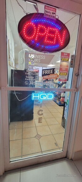 Convenience store - 540 Brickell Key Dr