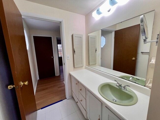 Building Photo - Beautiful Home - 3 Bedroom 2.5 Bathroom - ...