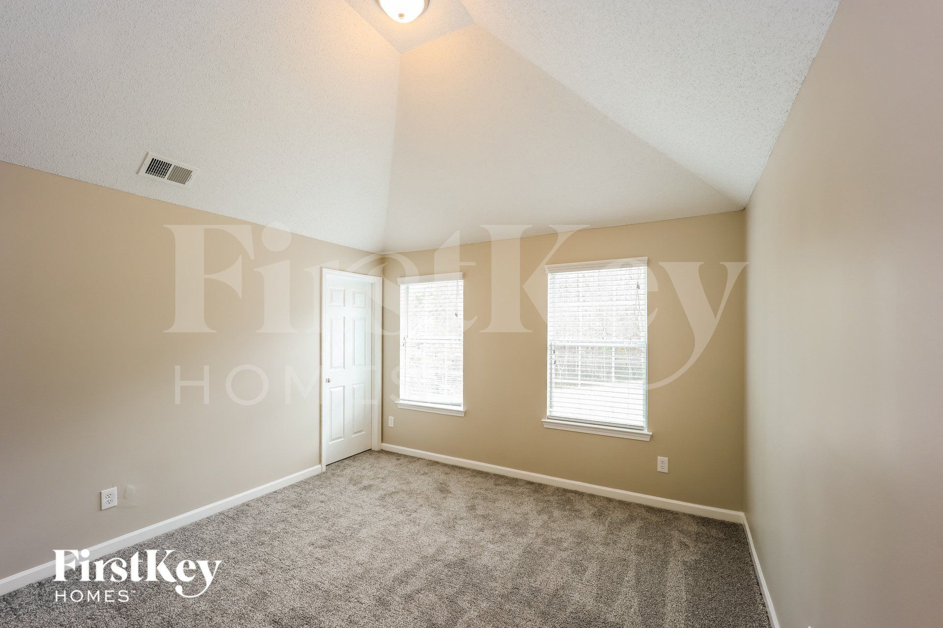 Building Photo - 5440 Bluegrass Dr