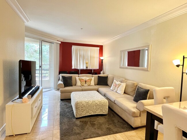 Building Photo - Meridian FURNISHED 2 BDR /2 BATH Luxury Co...