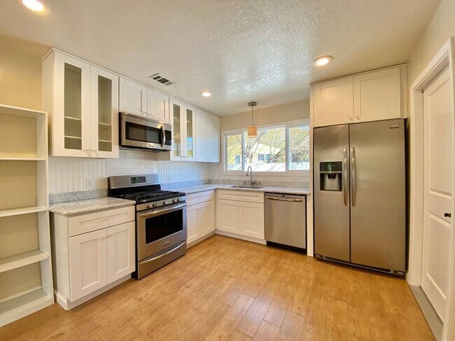 Building Photo - Centrally Located Three Bedroom North Napa Home