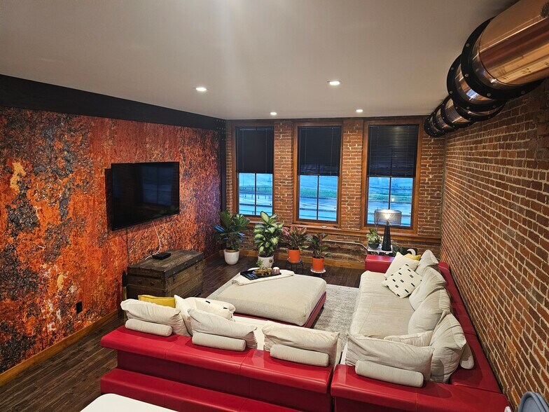 Building Photo - 98 Genesee St