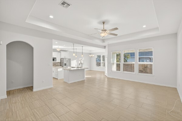 Building Photo - 13825 Suntan Ave