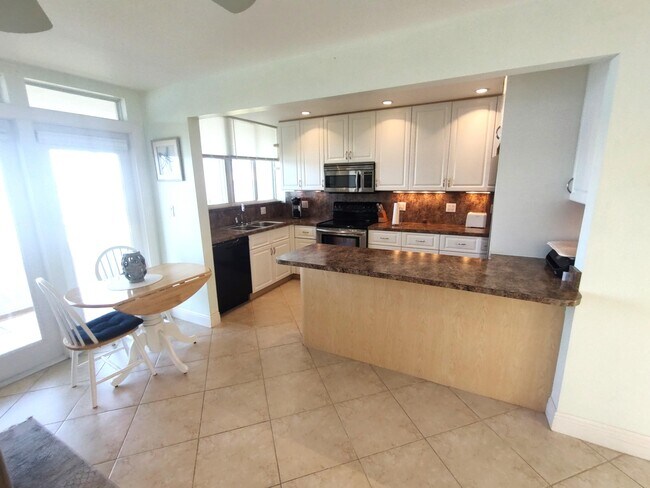 Building Photo - 1201 Bayshore Dr