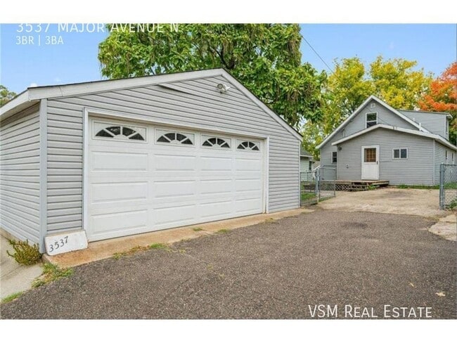 Building Photo - JUST REMODELED - 3 Bed 3 Bath Home Availab...