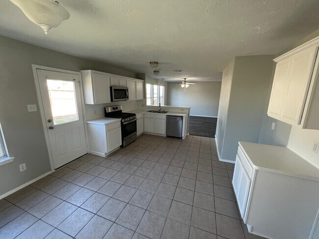 Building Photo - 19451 Nasworthy Dr