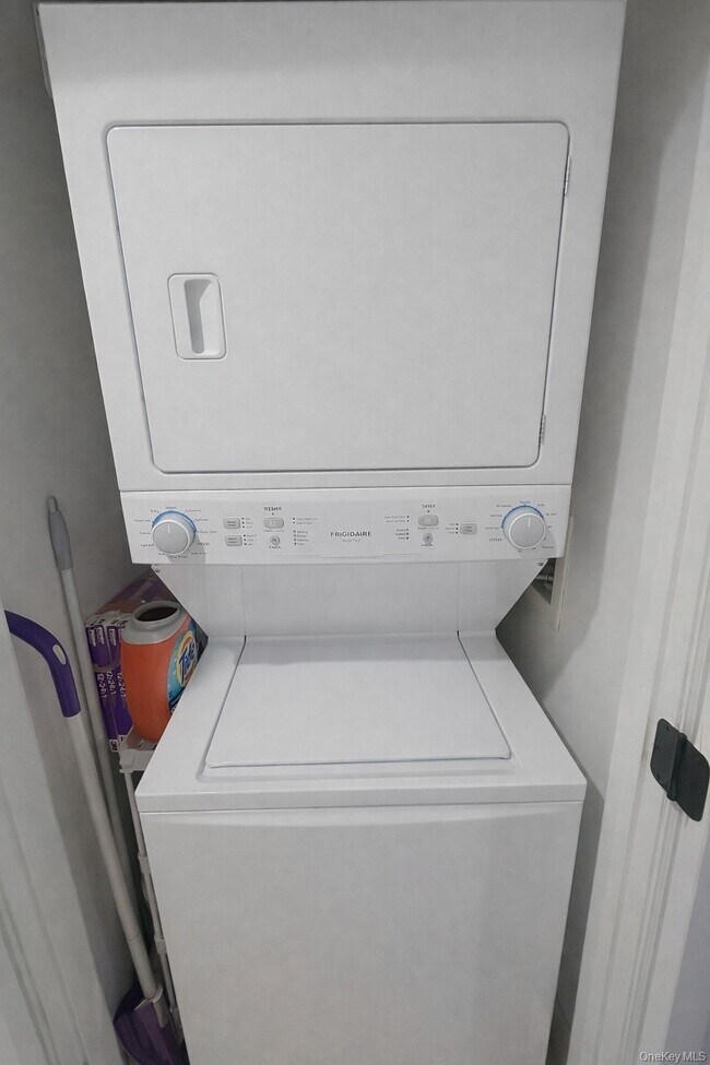 Building Photo - 45 Maryland Ave