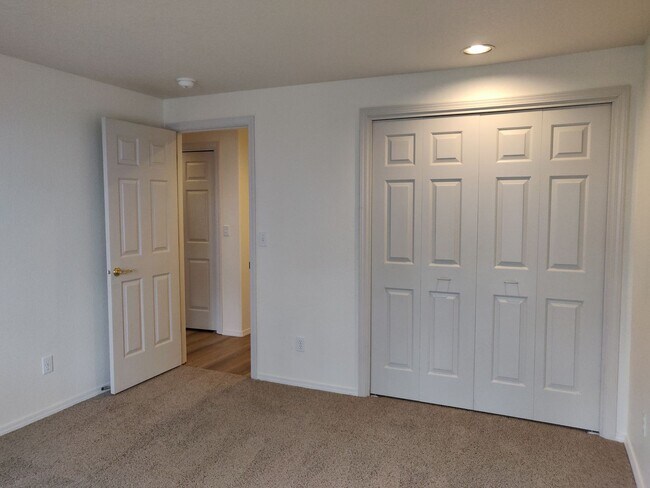 Building Photo - Spacious and charming, this two-story 4 be...