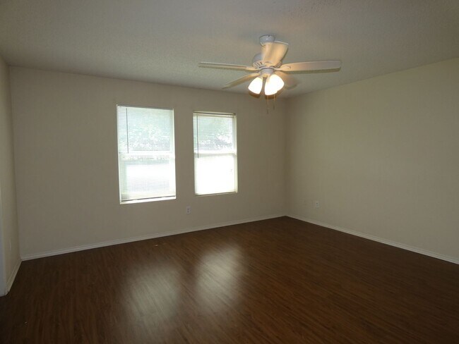 Building Photo - 6920 Meadow Way Ln