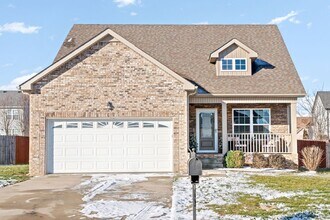 Building Photo - Nice Home in Peach Tree Subdivision Waiting for you to Call home TODAY
