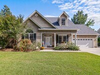 Building Photo - Beauty by the Water!