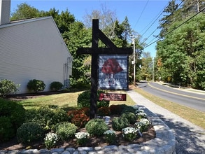 Building Photo - 8 Rose Ln