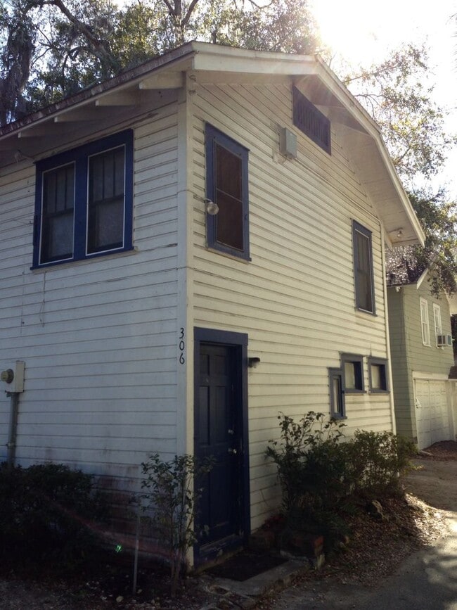 Building Photo - C0306 University Heights