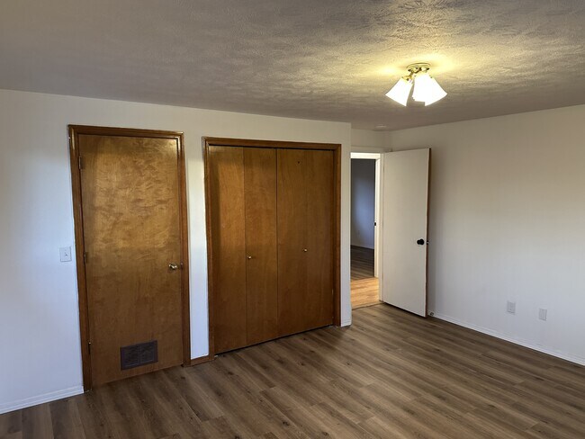 Building Photo - 9206 N Londale Dr